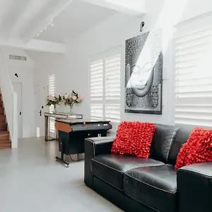 Black On Belongil Holiday home Byron Bay
